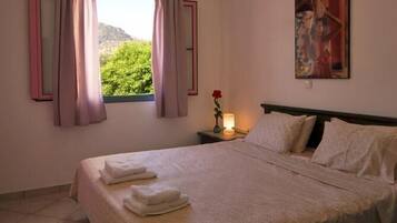 Safe på rommet, lydisolert, strykejern/-brett og wi-fi (inkludert)