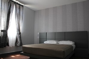 In-room safe, individually decorated, individually furnished, free WiFi - Hotel Amigo Zocalo (Mexico City)