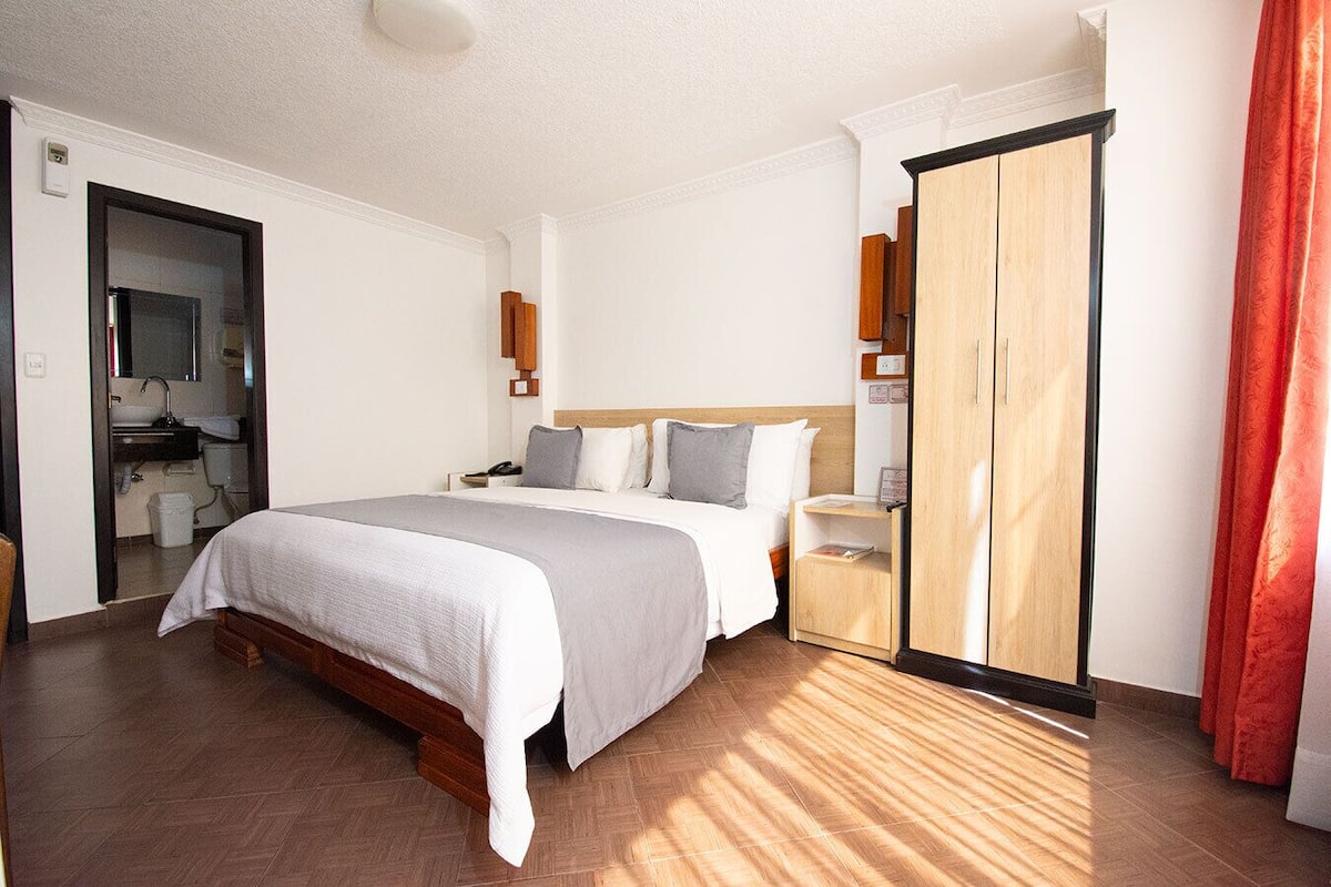 Luxury Double Room, 1 Bedroom | Down duvets, pillow-top beds, minibar, desk