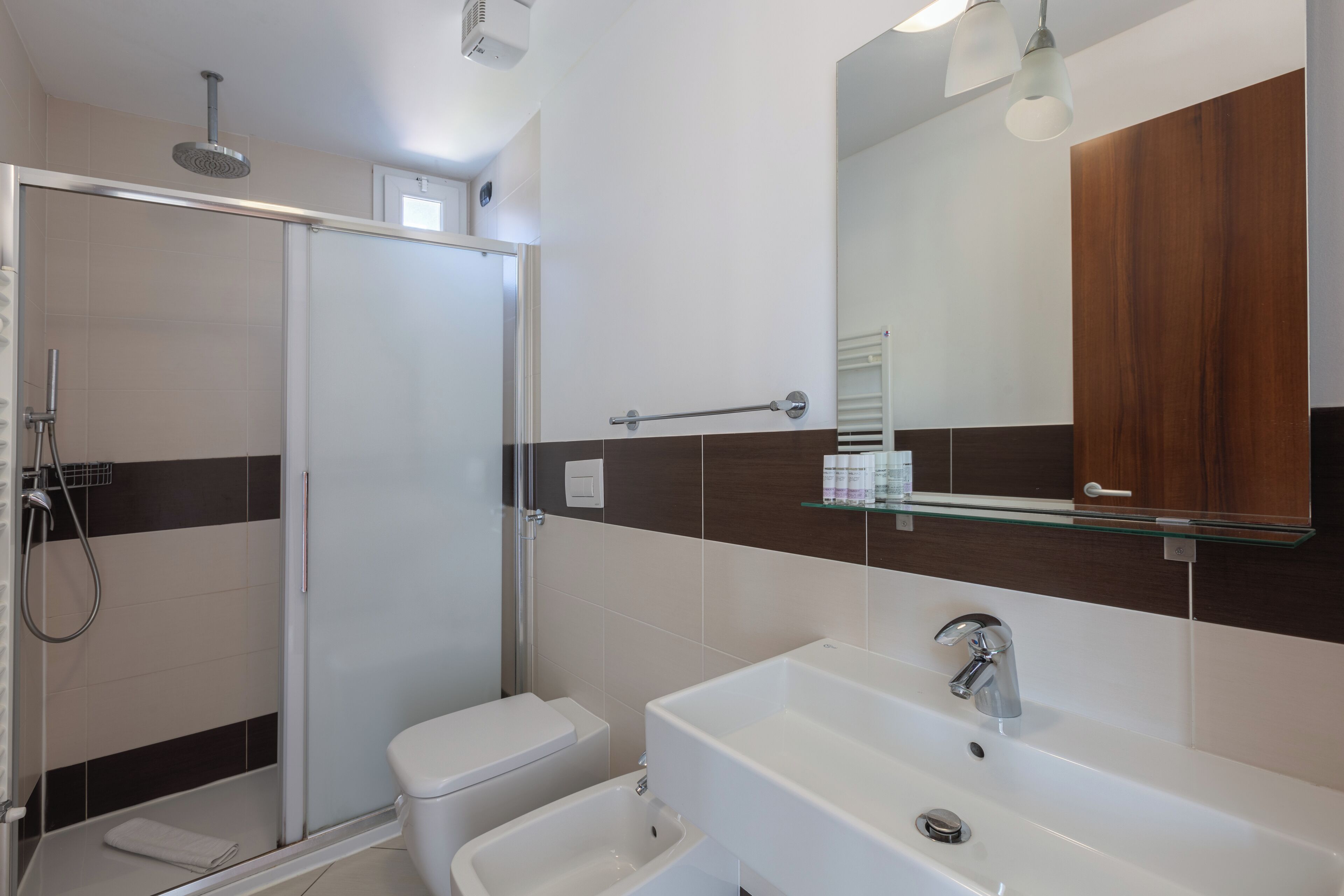 classic triple room | bathroom | shower, rainfall showerhead, free toiletries, hair dryer