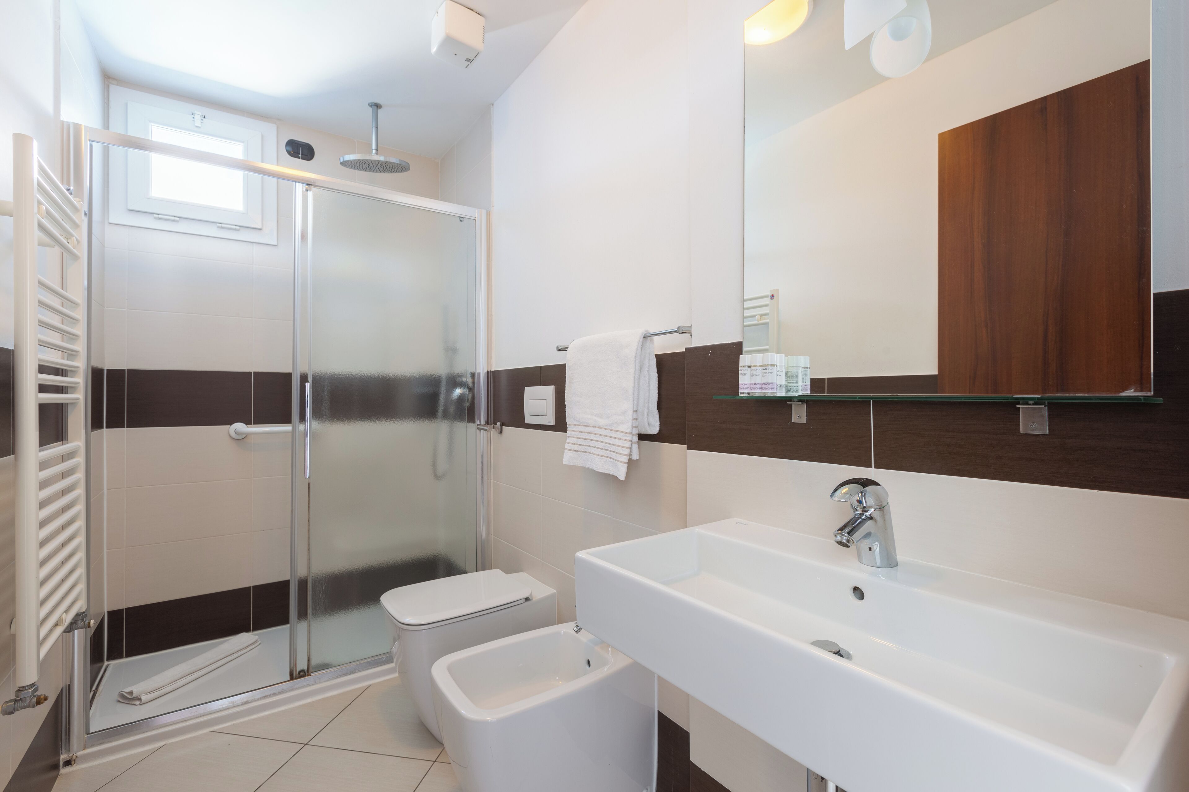 superior quadruple room | bathroom | shower, rainfall showerhead, free toiletries, hair dryer