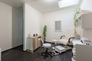 Sauna, hot tub, Turkish bath/hammam, body treatments