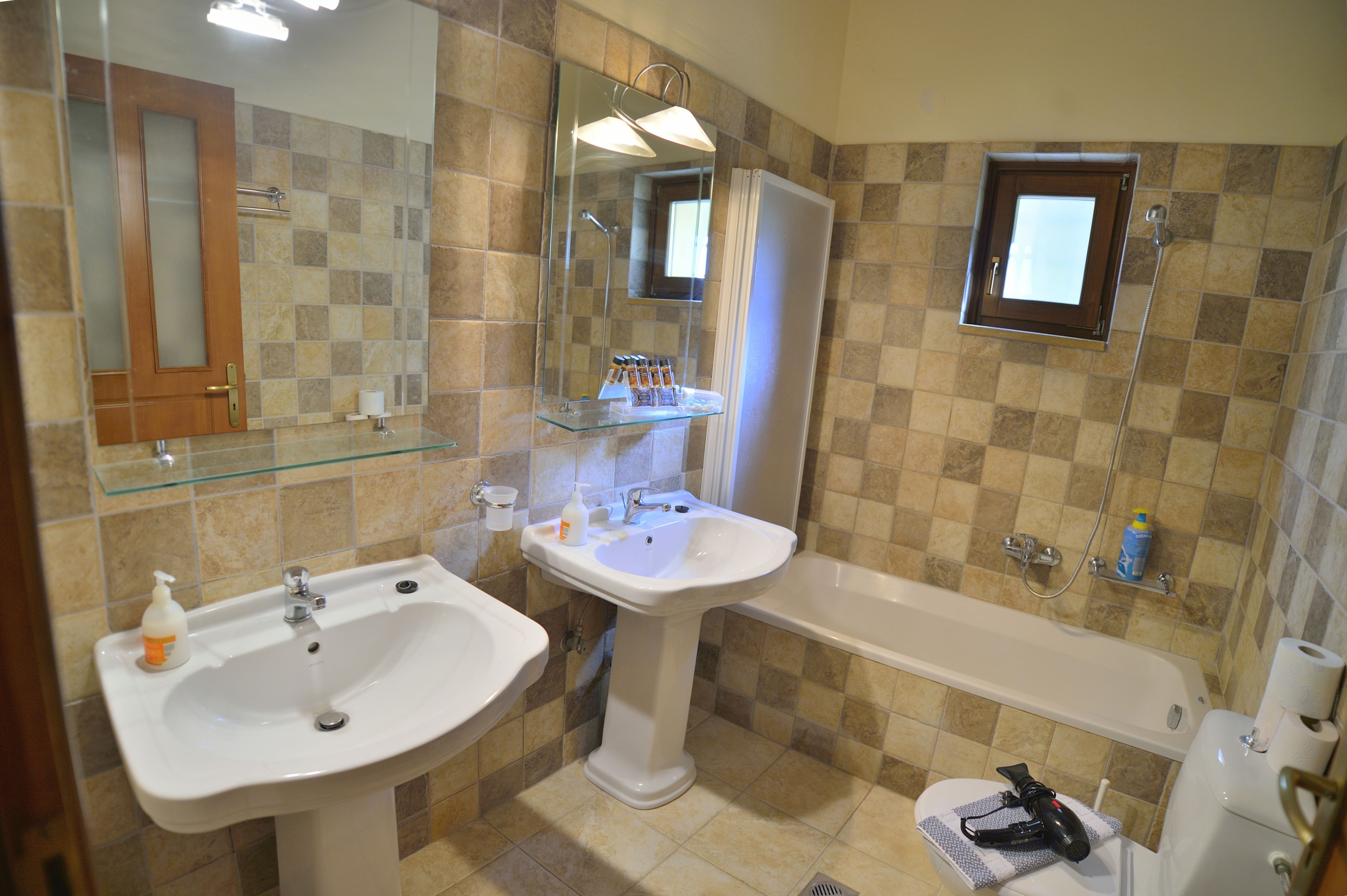 executive suite, 1 queen bed, sea view (giasemi) | bathroom | shower, free toiletries, hair dryer, towels