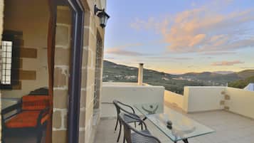 Basic Studio, 1 Queen Bed, Mountain View (Kiklamino) | Balcony view