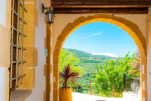 Design Villa, 3 Bedrooms, Mountain View (Ortansia) | Terrace/patio