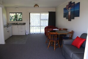 Kjøleskap, mikrobølgeovn og vannkoker