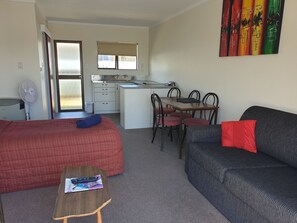 TV LCD 32 pollici con canali satellitari, TV