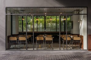 Exterior - Hotel Amber Sukhumvit 85 (Bangkok)