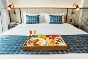 Deluxe Double Room | Minibar, in-room safe, desk, soundproofing