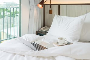 Grand Corner Suite | Minibar, in-room safe, desk, soundproofing - Hotel Amber Sukhumvit 85 (Bangkok)