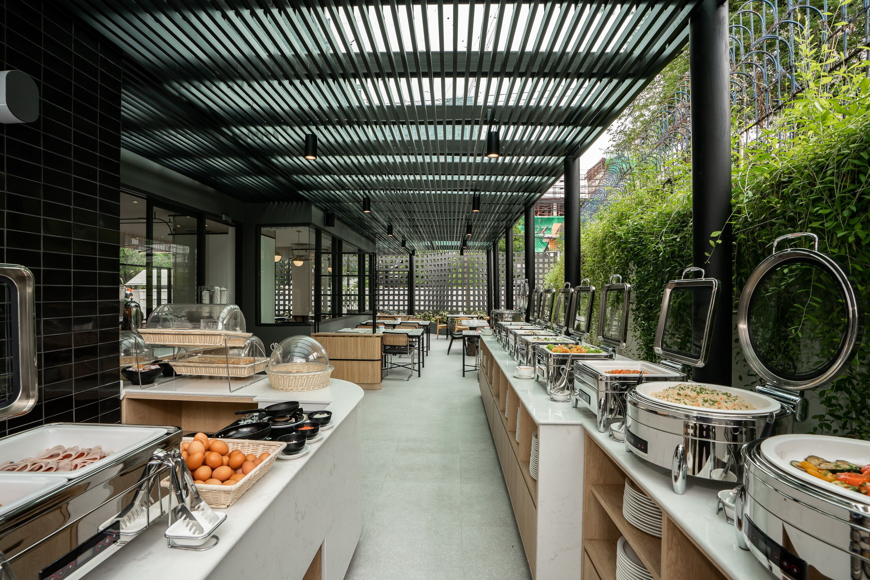 Daily buffet breakfast (THB 250 per person)