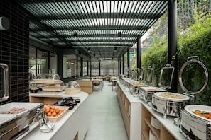 Daily buffet breakfast (THB 250 per person) - Hotel Amber Sukhumvit 85 (Bangkok)