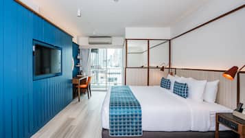 Deluxe Double Room | 1 bedroom, minibar, in-room safe, desk
