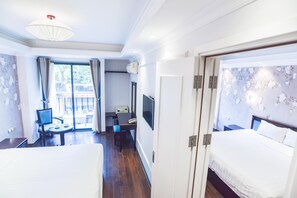 Street View Balcony Interconnecting Suite | Premium bedding, down duvets, pillow-top beds, minibar