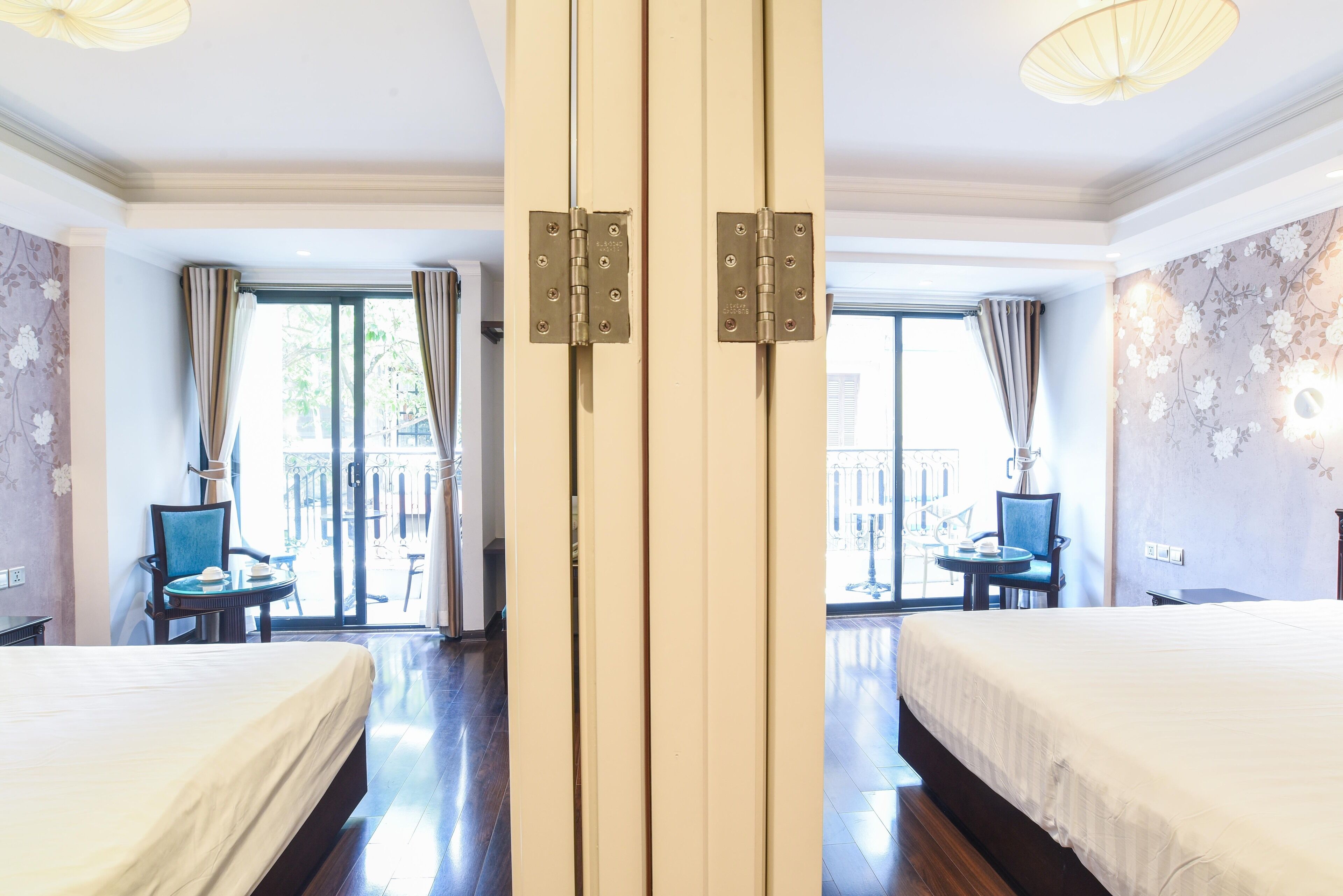 street view balcony interconnecting suite | premium bedding, down duvets, pillow-top beds, minibar