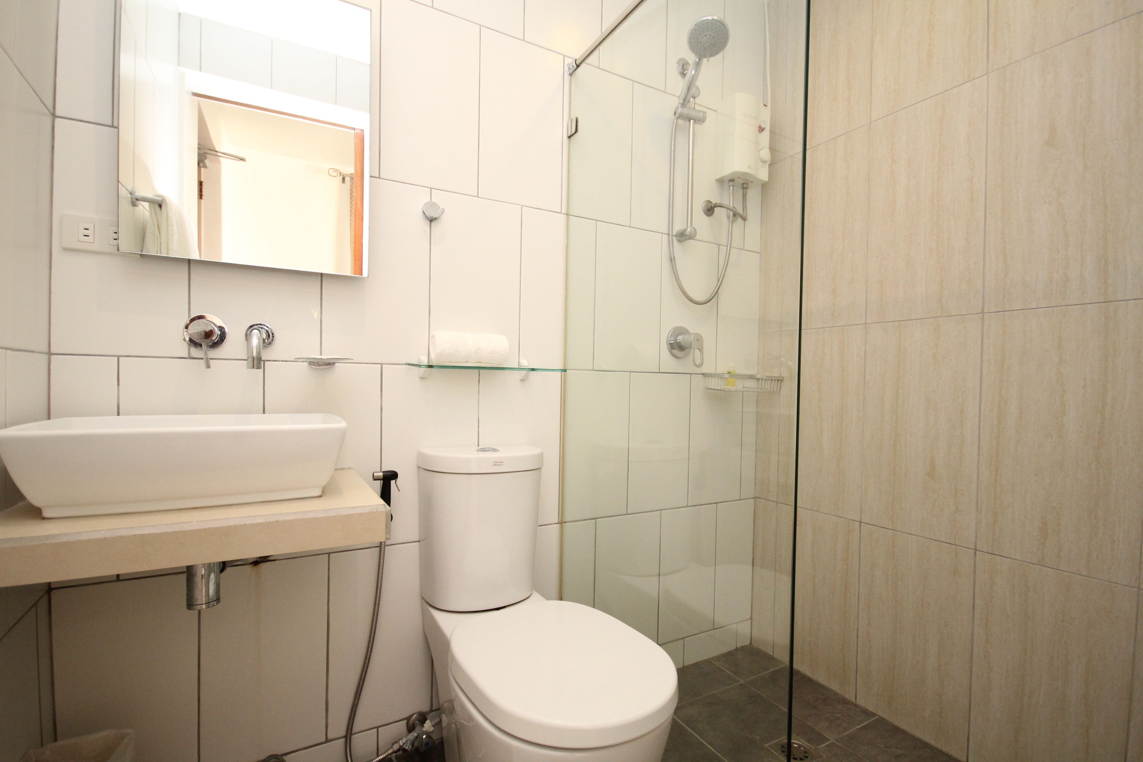 deluxe twin room | bathroom | shower, free toiletries, bidet, towels