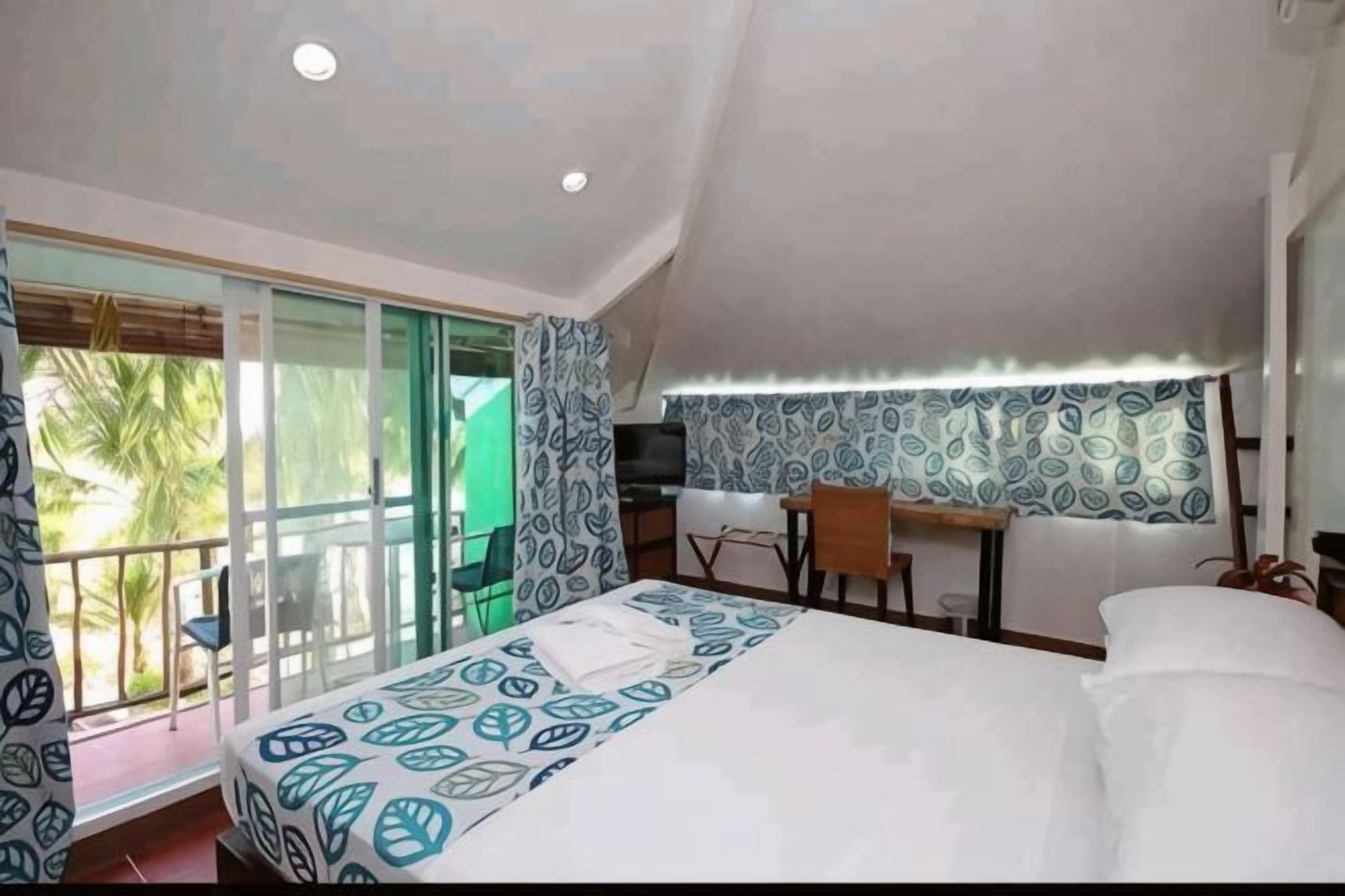 In-room safe, bed sheets