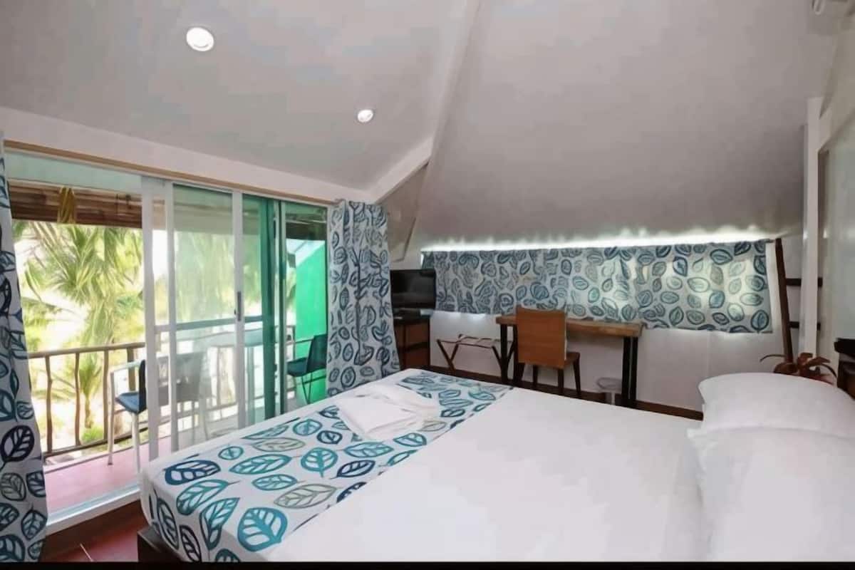 In-room safe, bed sheets
