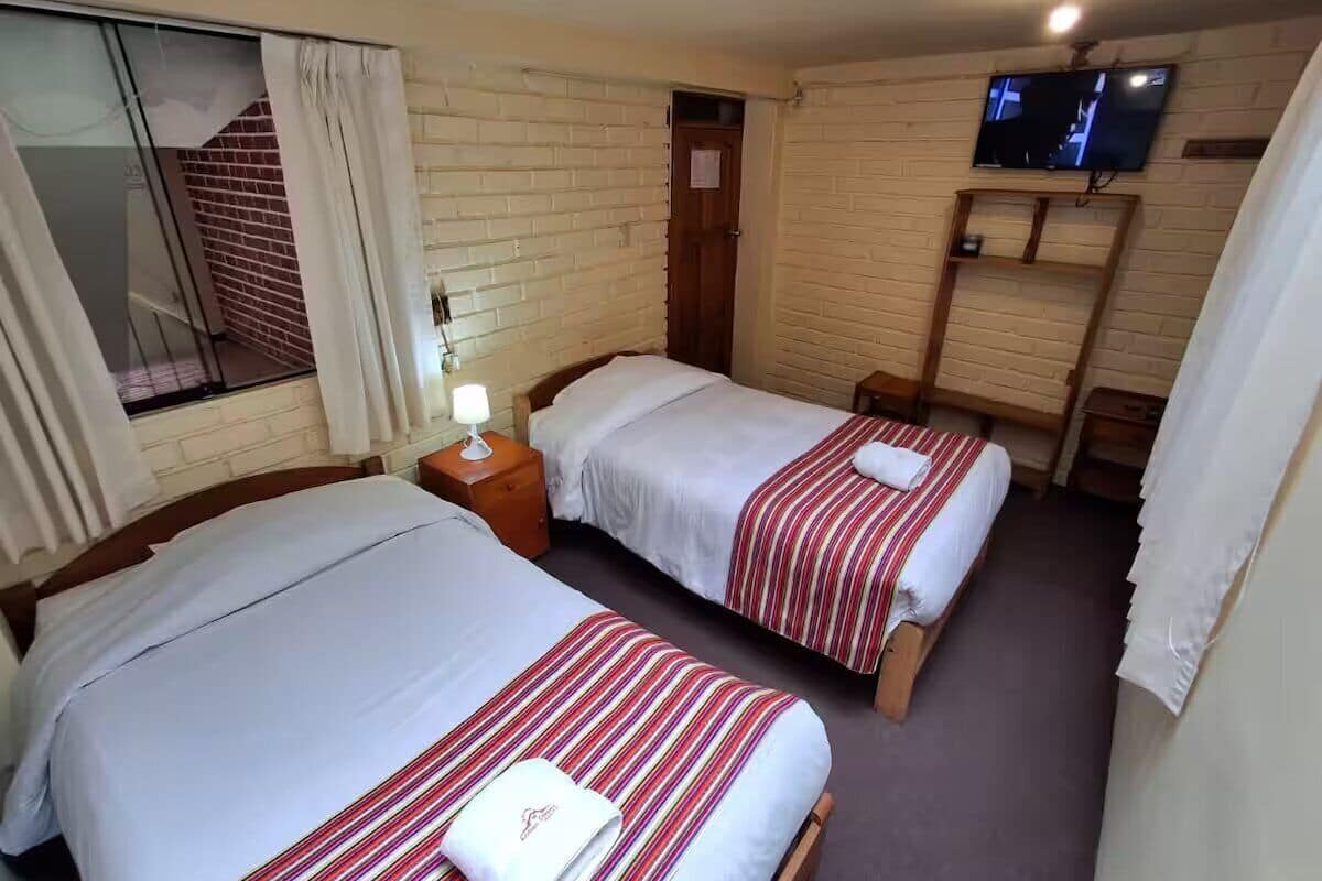 Habitación básica doble, 2 camas individuales | 1 habitación y caja de seguridad en la habitación
