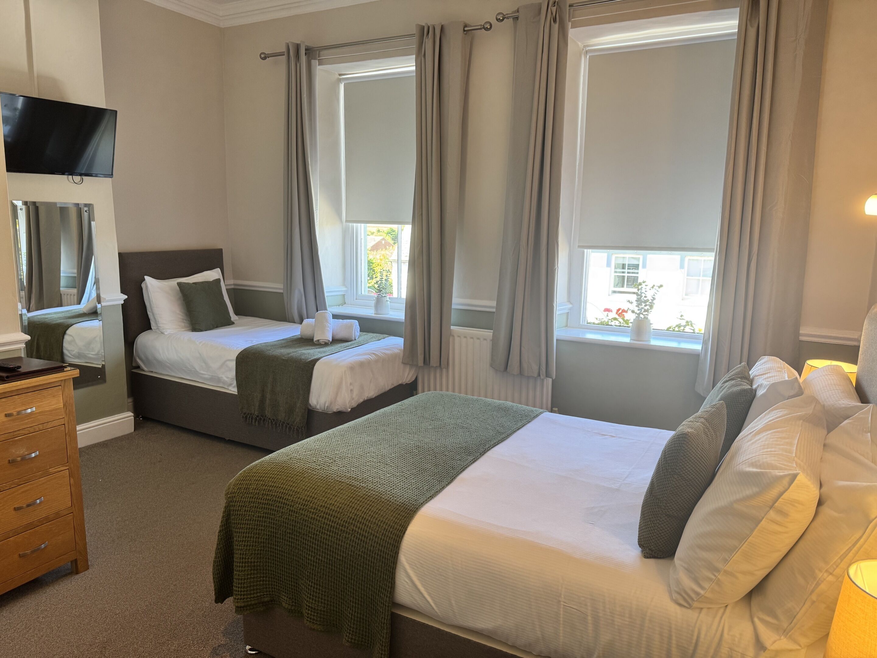 Chambre triple, salle de bain attenante