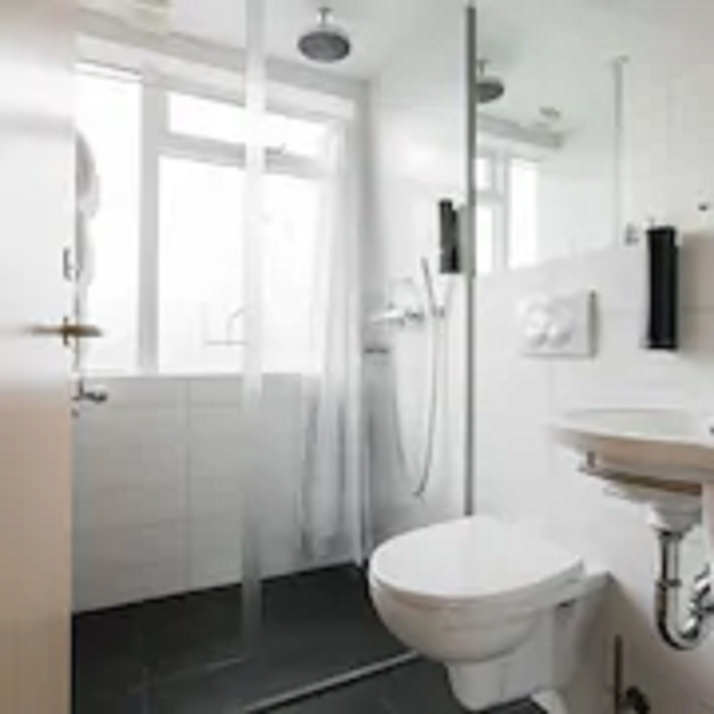 single room | bathroom | shower, rainfall showerhead, free toiletries, hair dryer