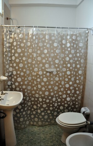 Triple Room | Bathroom | Shower, towels