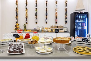 Petit déjeuner buffet (12 EUR par personne)