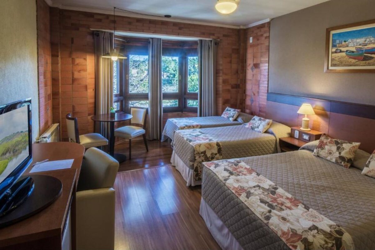 In-room safe, WiFi (free), bed sheets