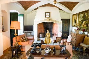 Lobby sitting area - Moinho do Álamo (Montemor-o-Novo)