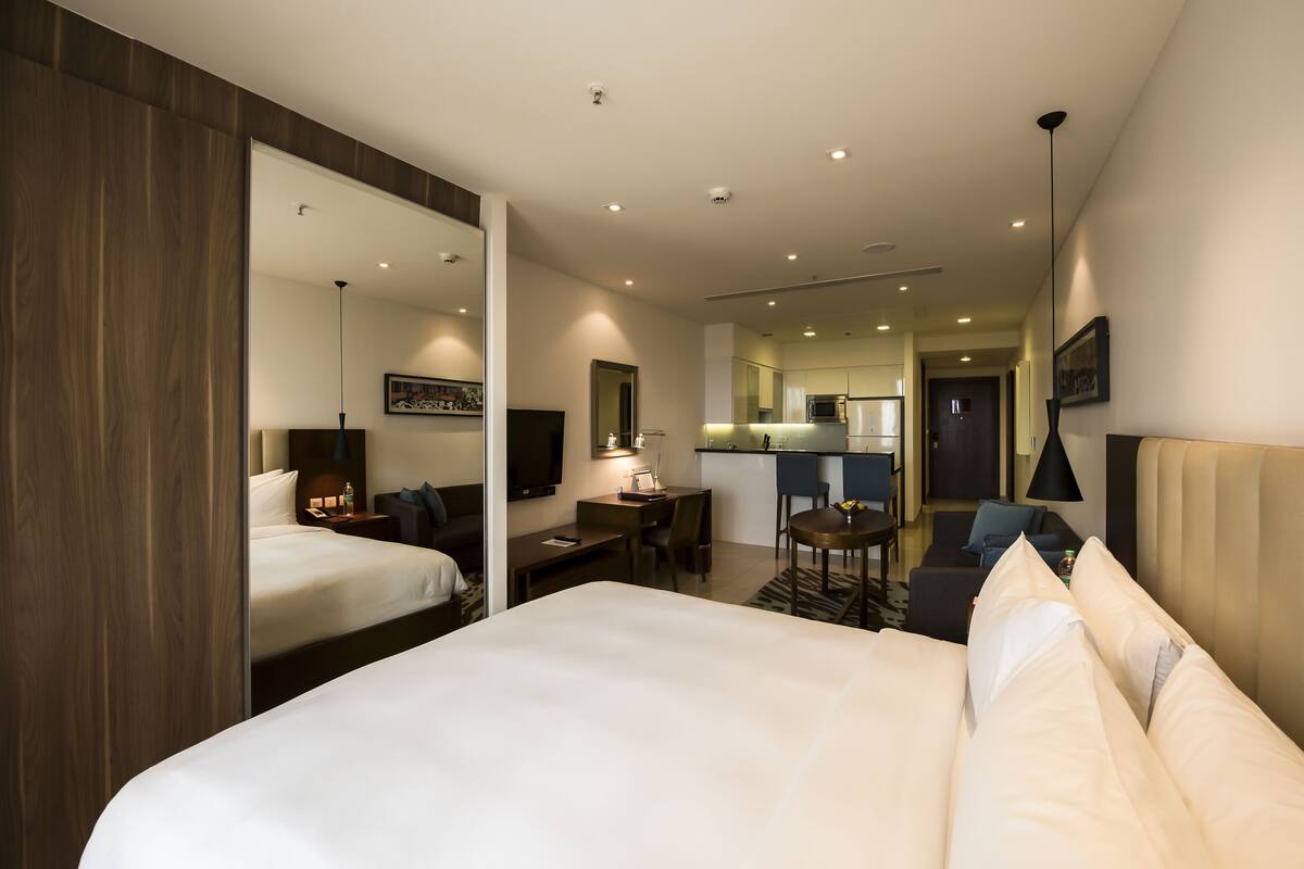 superior studio | premium bedding, down duvets, in-room safe, desk