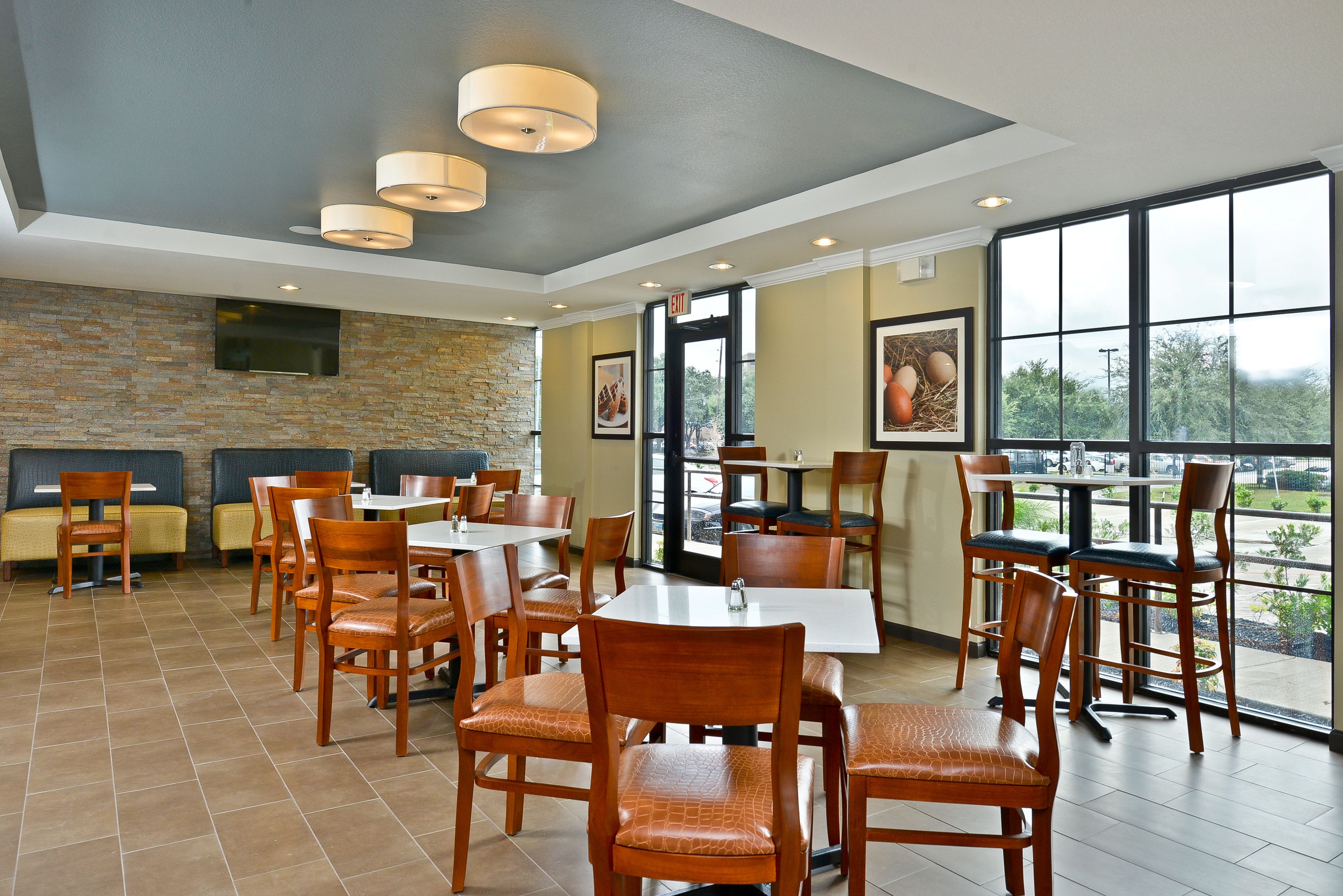 free daily full breakfast