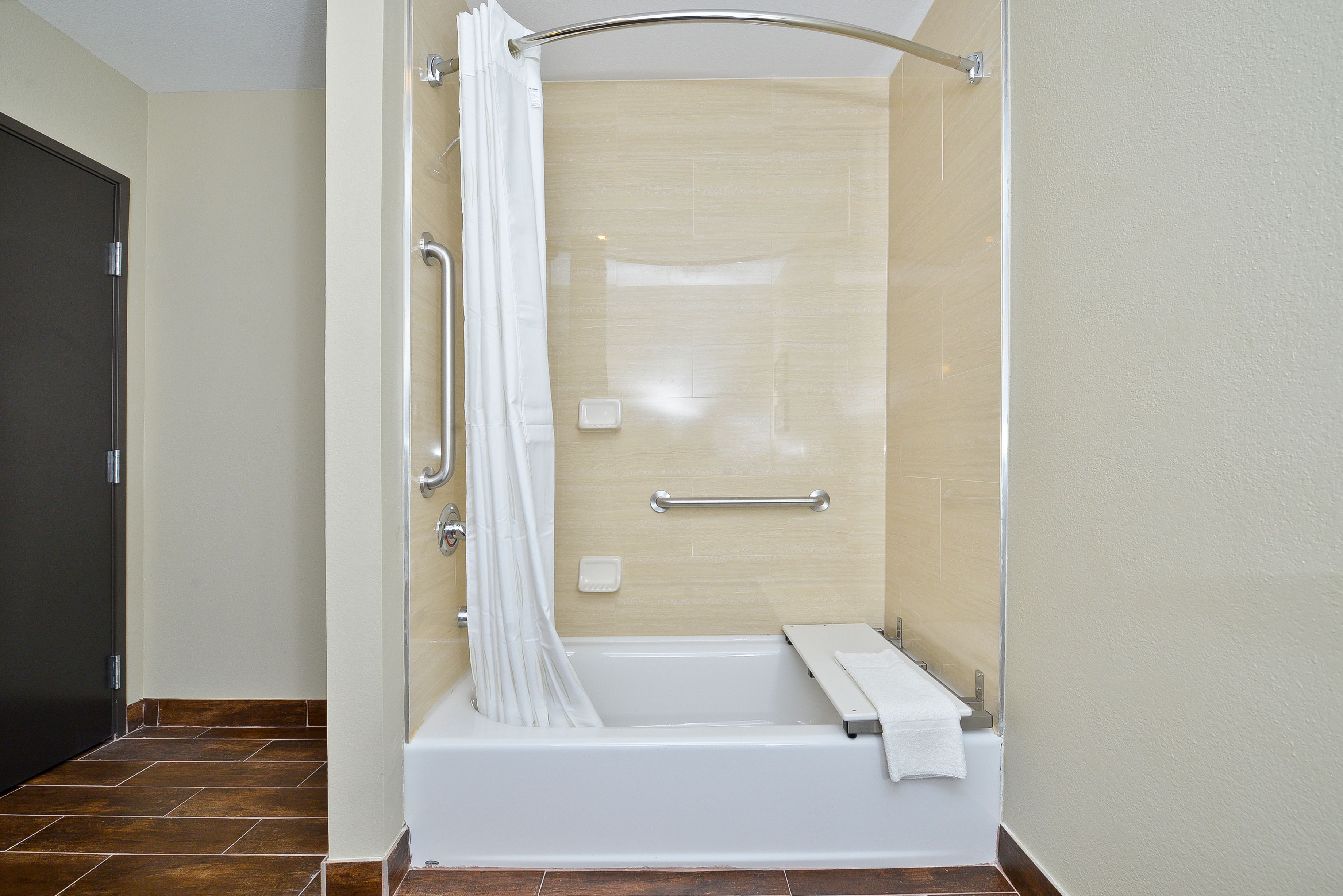 combined shower/bathtub, free toiletries, hair dryer, towels