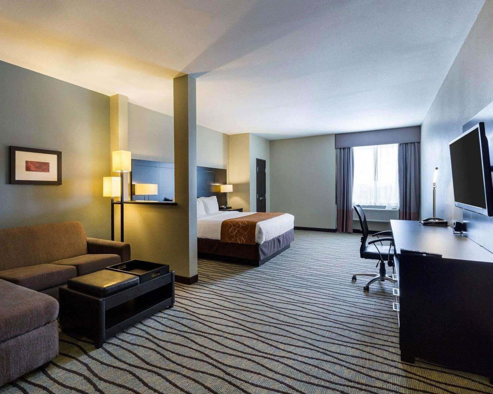 Premium bedding, in-room safe, desk, soundproofing
