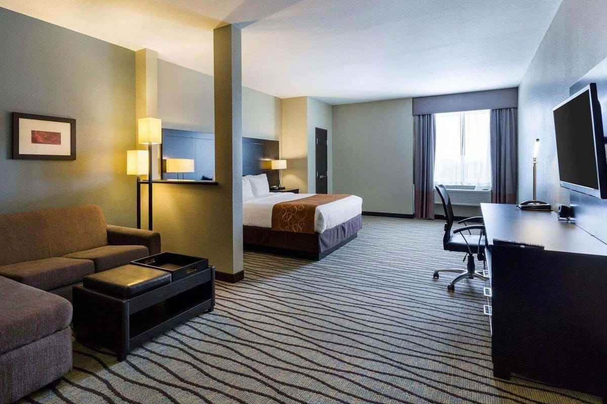 Premium bedding, in-room safe, desk, soundproofing