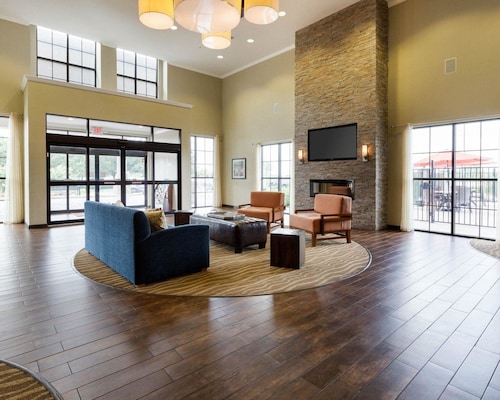 Comfort Suites near Westchase on Beltway 8