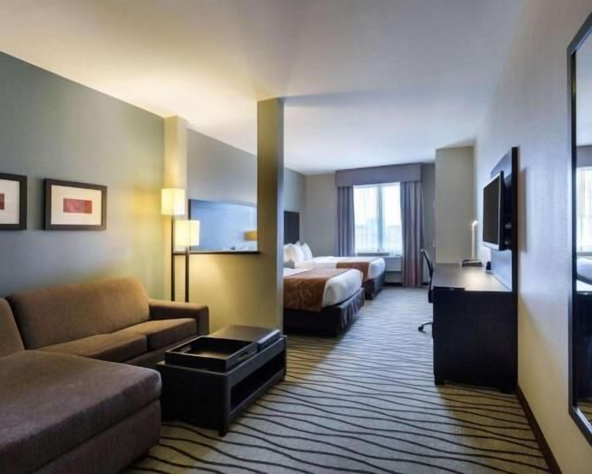 Premium bedding, in-room safe, desk, soundproofing