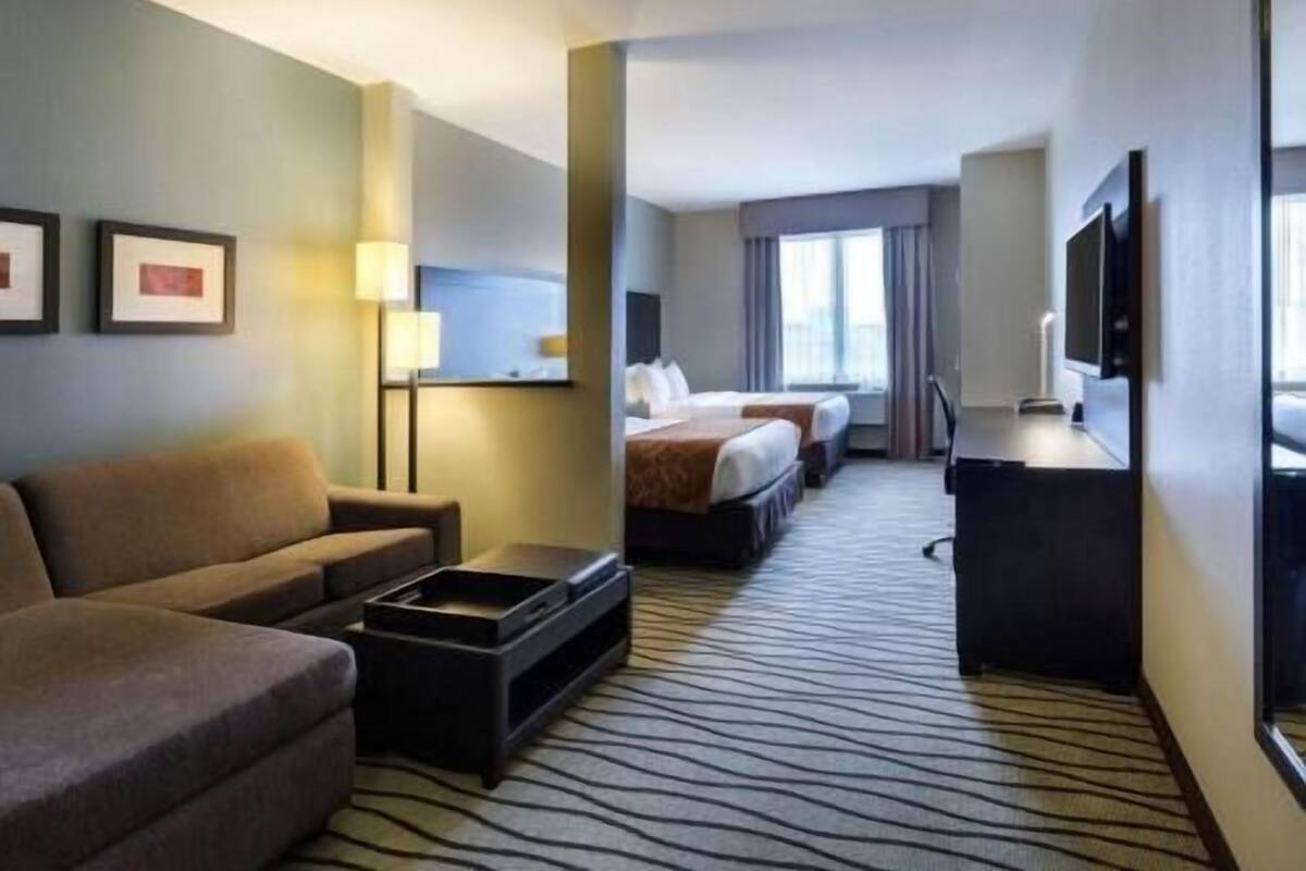 Premium bedding, in-room safe, desk, soundproofing