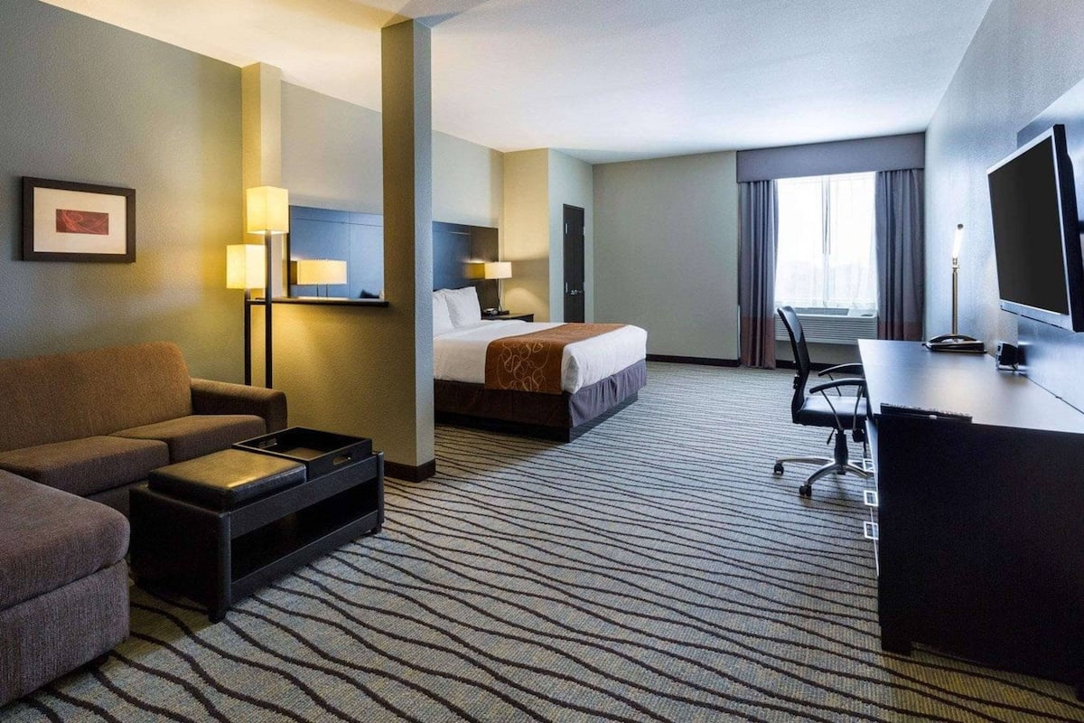 Premium bedding, in-room safe, desk, soundproofing