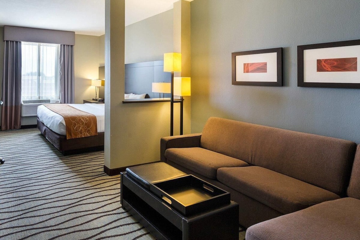 Premium bedding, in-room safe, desk, soundproofing