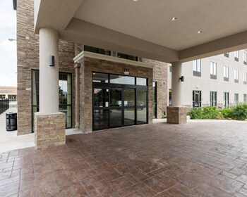 Hotel Exterior at Comfort Suites near Westchase on Beltway 8