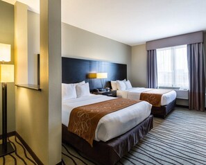 Premium bedding, in-room safe, desk, soundproofing - Comfort Suites near Westchase on Beltway 8 (Houston)