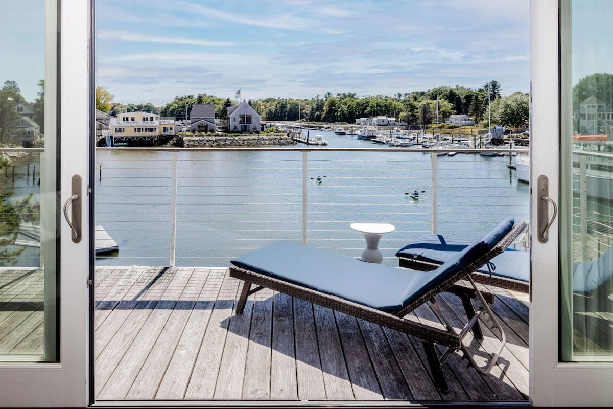 Suite (Admiral Suite with Deck) | Porch