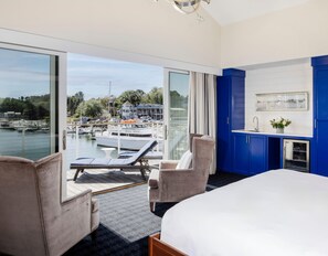 套房 (Admiral Suite with Deck) | 義大利 Frette 床單、高級寢具、熨斗/熨衣板、免費無線上網