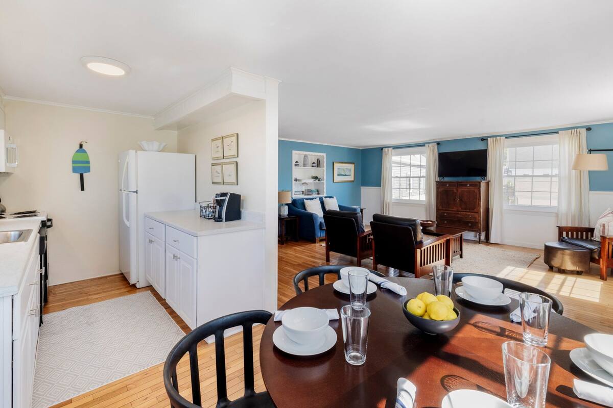 room, 2 queen beds (wharf house suite) | private kitchen | coffee/tea maker