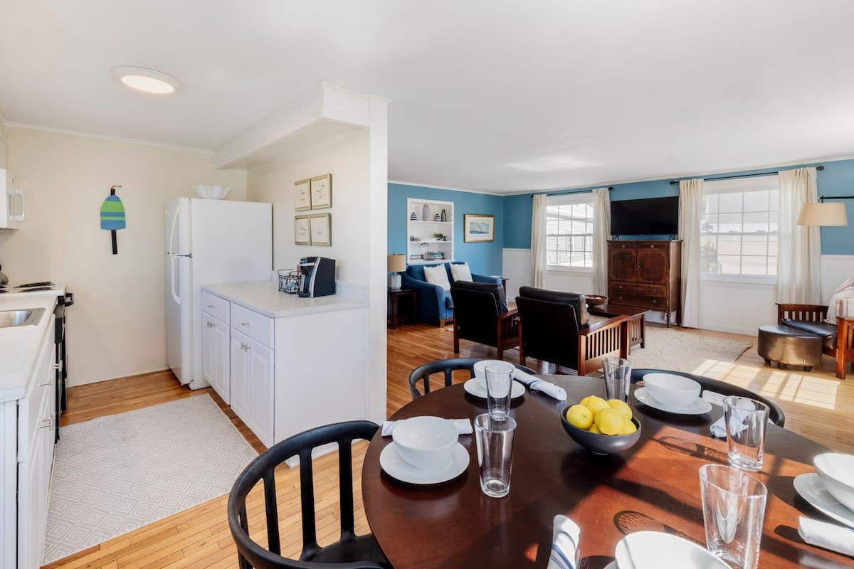 Room, 2 Queen Beds (Wharf House Suite) | Private kitchen