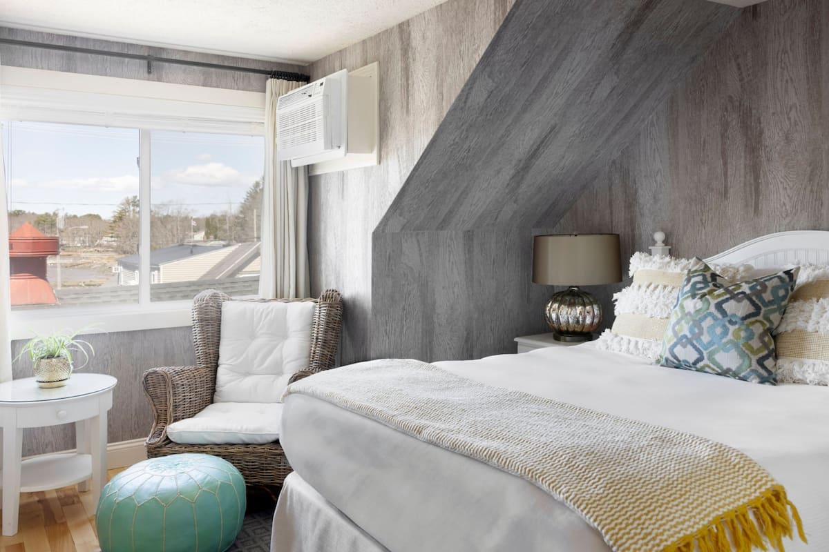 Room, 1 Queen Bed (Wharf House Queen)