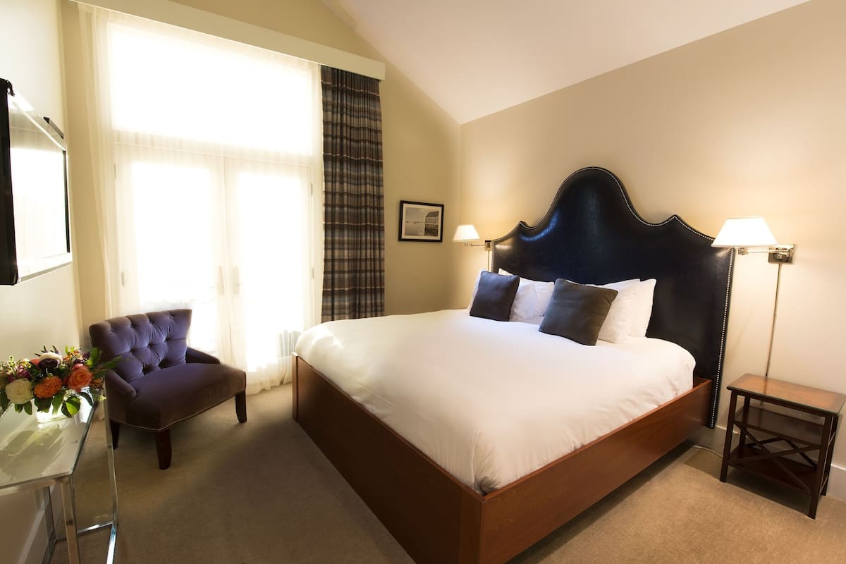 Room, 1 King Bed (Harbor View King with Balcony)