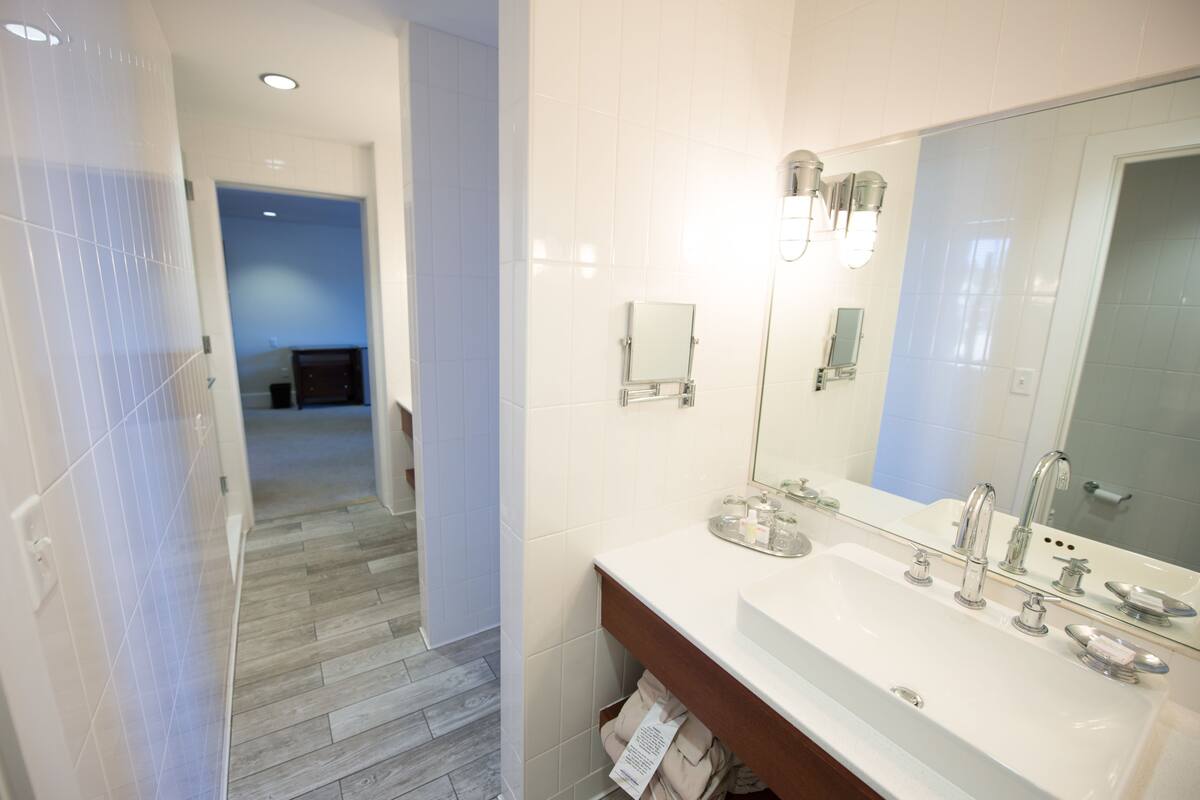 room, 1 king bed (portside king with seating area) | bathroom sink