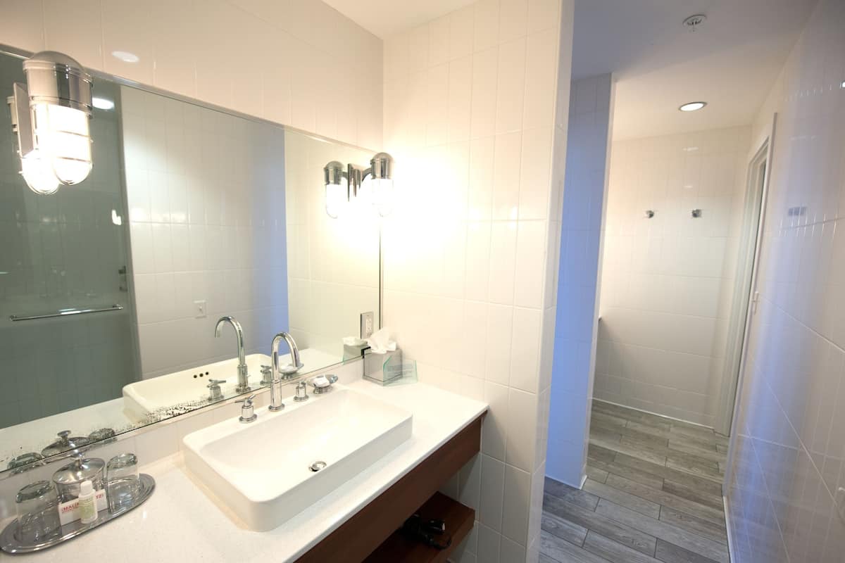 Suite, Balcony (Captain's) | 1 bedroom, Frette Italian sheets, premium bedding