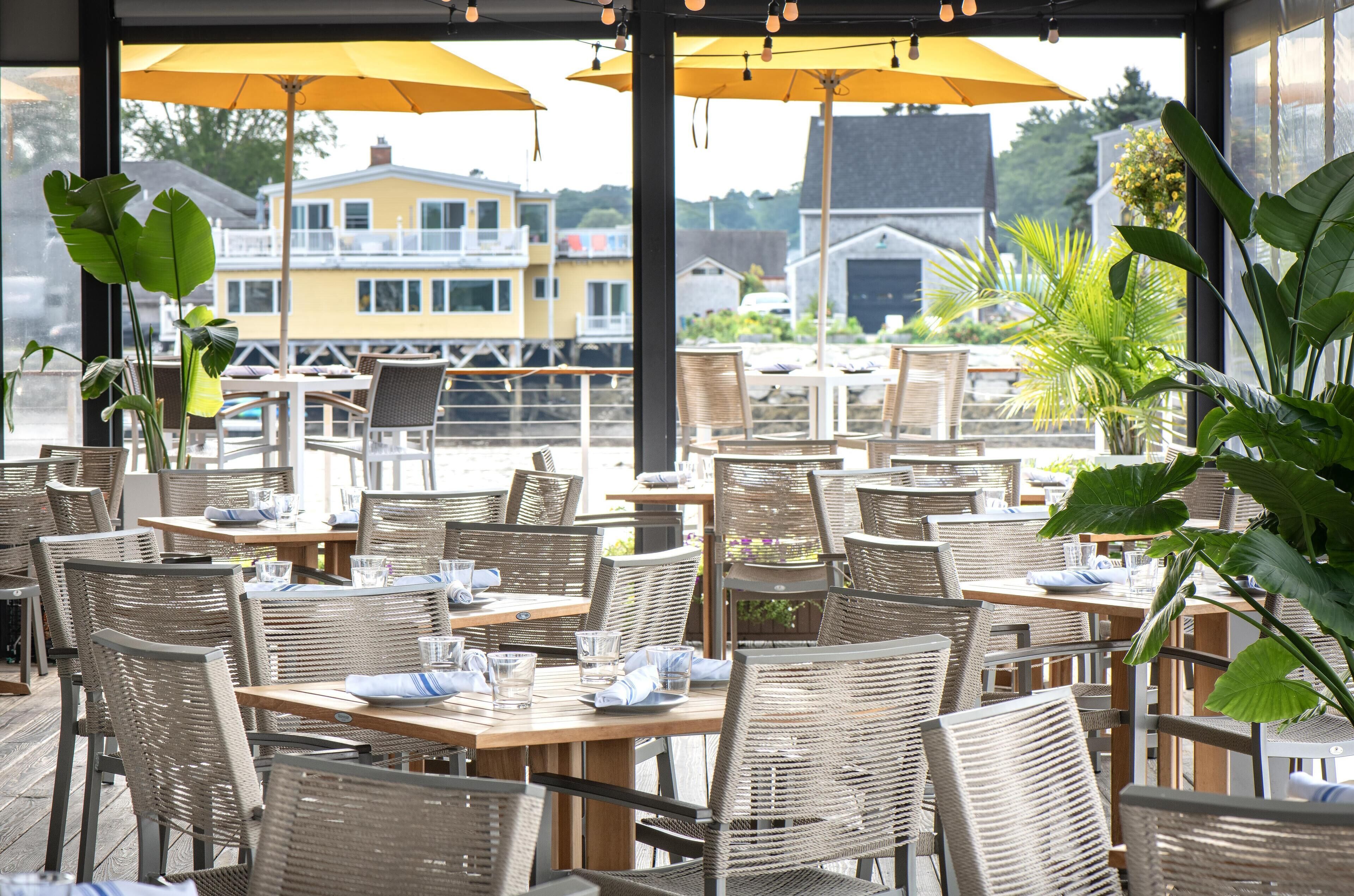 Lunch and dinner served, seafood